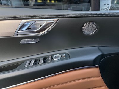 2024 Genesis GV80 thumbnail 17