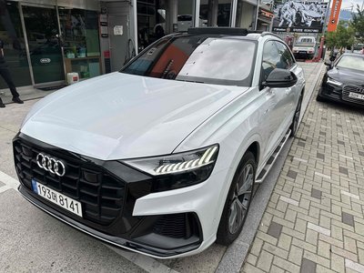 2022 AUDI Q8 photo 1