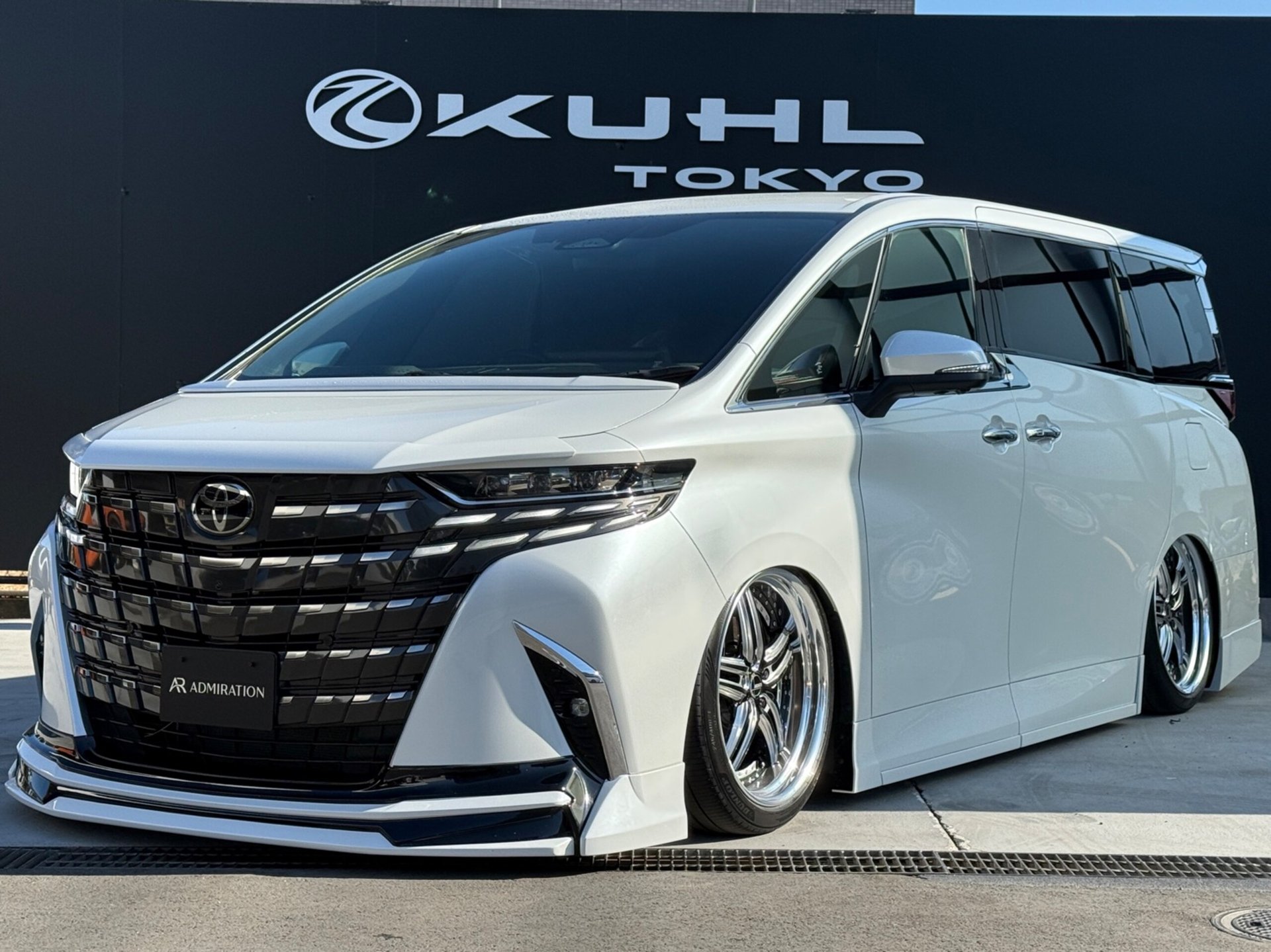 TOYOTA ALPHARD - View 1