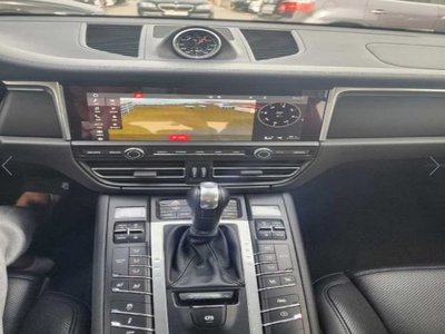 PORSCHE MACAN - 10