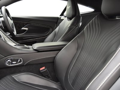 صورة 9 لـ 2017 Aston Martin DB11