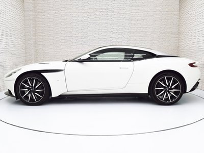 صورة 6 لـ 2017 Aston Martin DB11