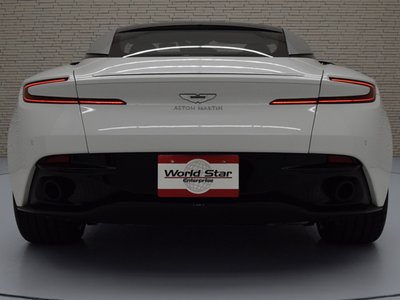 صورة 8 لـ 2017 Aston Martin DB11
