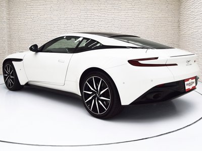 صورة 2 لـ 2017 Aston Martin DB11