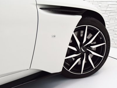 صورة مصغرة 21 لـ 2017 Aston Martin DB11