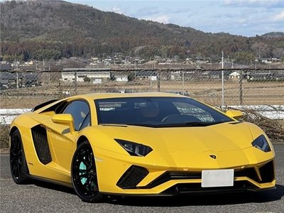 LAMBORGHINI AVENTADOR - 4