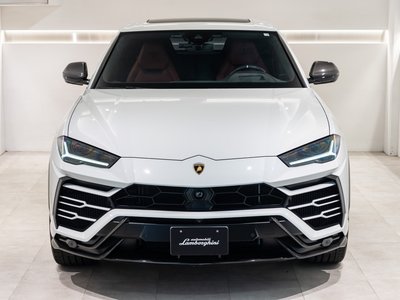 LAMBORGHINI URUS - 4
