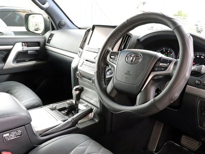 صورة 10 لـ 2017 Toyota LAND CRUISER 200
