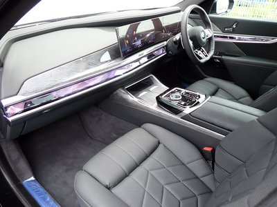 2025 BMW 7 SERIES thumbnail 31