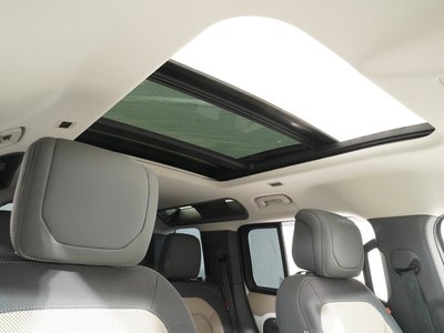 LAND ROVER DEFENDER - 6