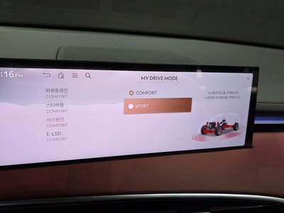2024 Genesis GV70 thumbnail 23