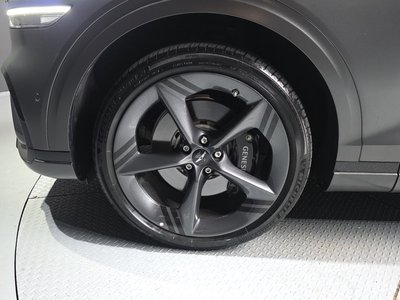صورة 6 لـ 2024 Genesis GV70