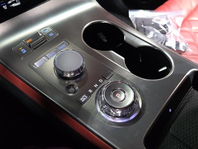 2024 Genesis GV70 thumbnail 12