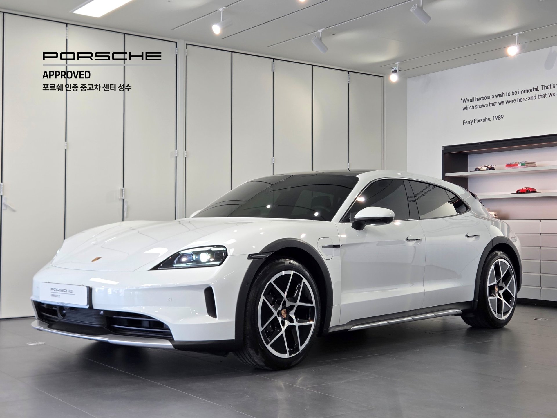 PORSCHE TAYCAN - View 1