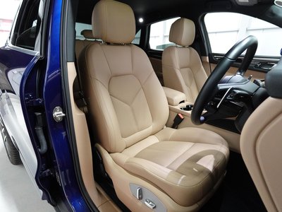 PORSCHE MACAN - 5