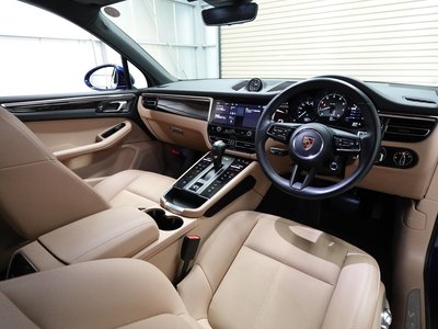 PORSCHE MACAN - 4