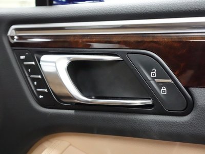 PORSCHE MACAN - 9