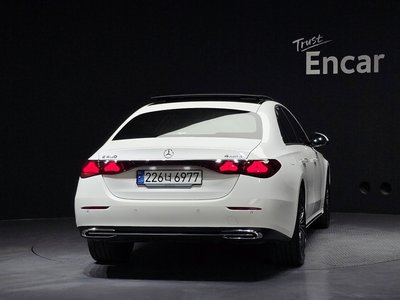 MERCEDES-BENZ E-CLASS - 3