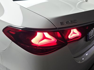 MERCEDES-BENZ E-CLASS - 10
