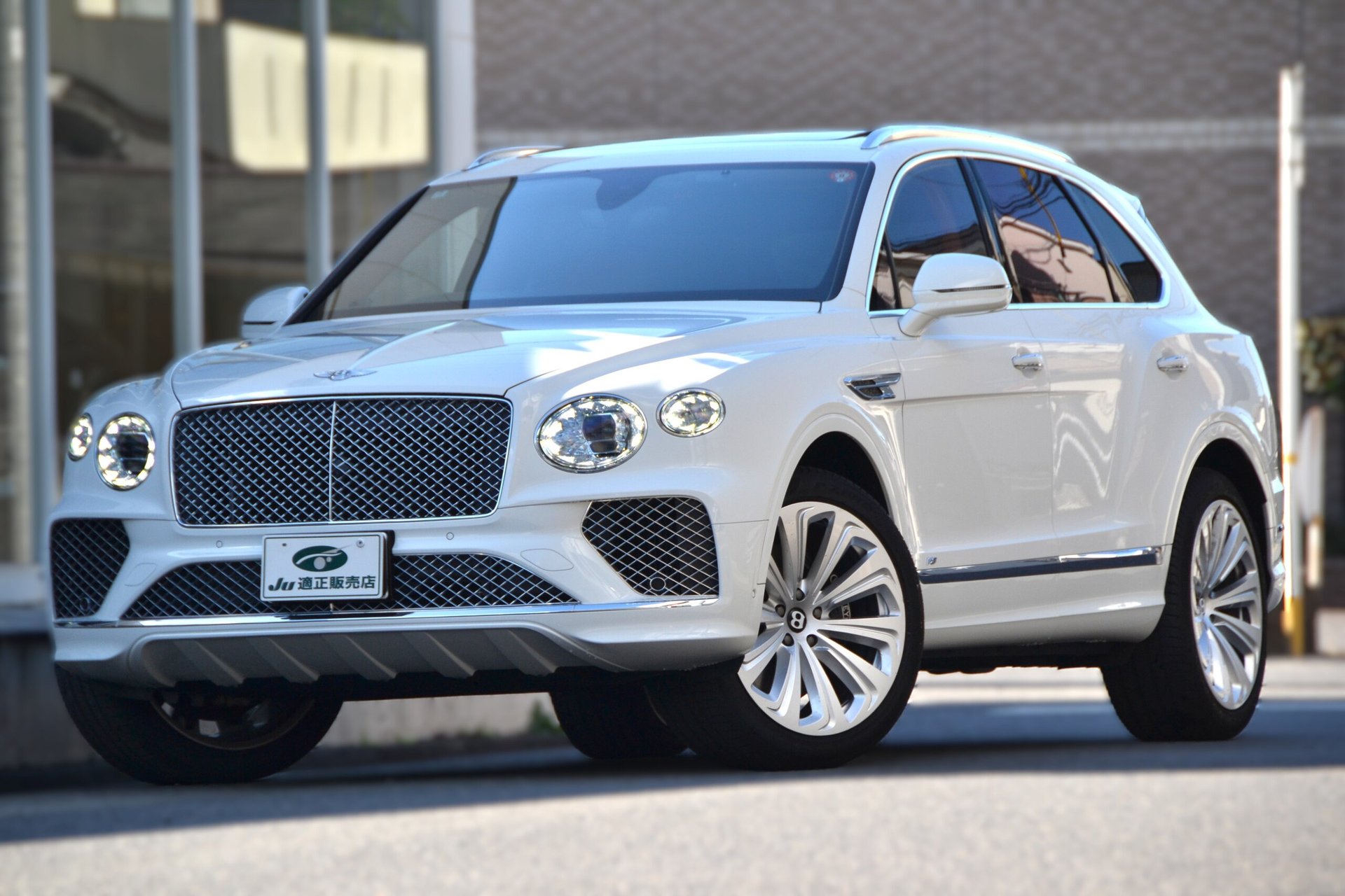 BENTLEY BENTAYGA - View 1