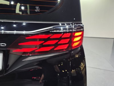 TOYOTA ALPHARD - 10
