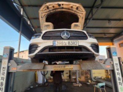 MERCEDES-BENZ E-CLASS - 1