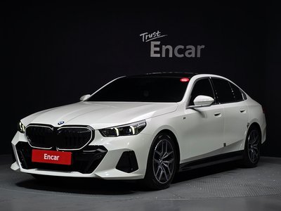 2024 BMW 5 SERIES photo 1
