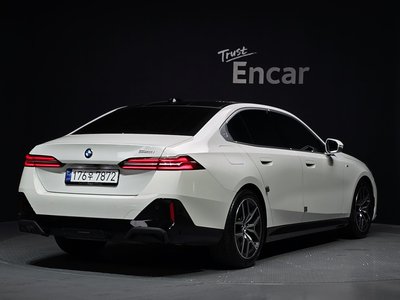 2024 BMW 5 SERIES photo 3