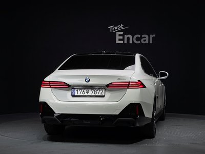2024 BMW 5 SERIES photo 4