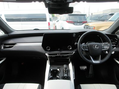 صورة 6 لـ 2025 Lexus RX