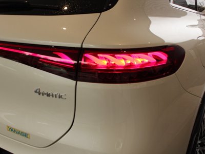 MERCEDES-BENZ EQS - 7