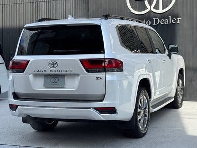 TOYOTA LAND CRUISER 300 - 7