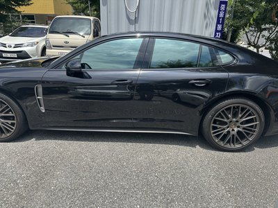 PORSCHE PANAMERA - 3