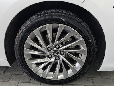 صورة 8 لـ 2023 Lexus ES