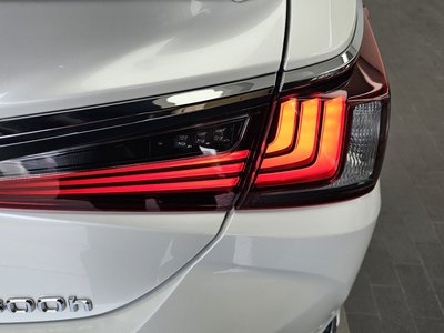 صورة 10 لـ 2023 Lexus ES