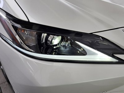 صورة 9 لـ 2023 Lexus ES