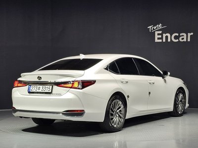 صورة 3 لـ 2023 Lexus ES