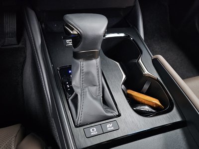 2023 Lexus ES — миниатюра 12