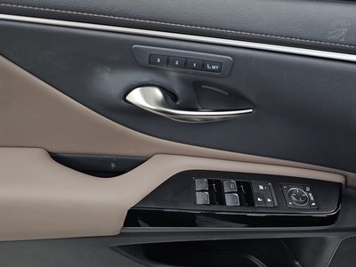 2023 Lexus ES — миниатюра 31
