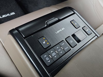2023 Lexus ES — миниатюра 24