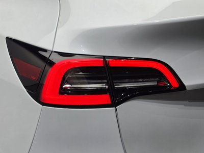 صورة 10 لـ 2024 Tesla MODEL Y