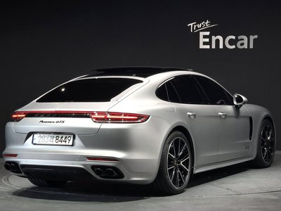 PORSCHE PANAMERA - 4