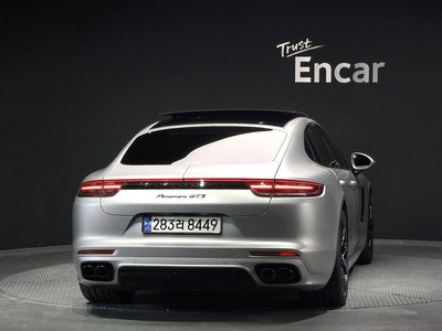 PORSCHE PANAMERA - 3