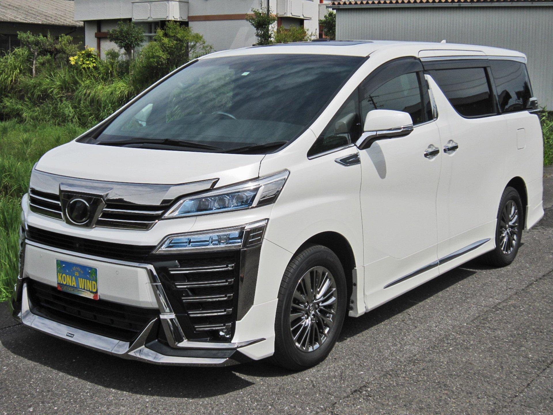 TOYOTA VELLFIRE - View 1