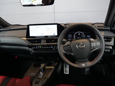صورة 6 لـ 2025 Lexus UX