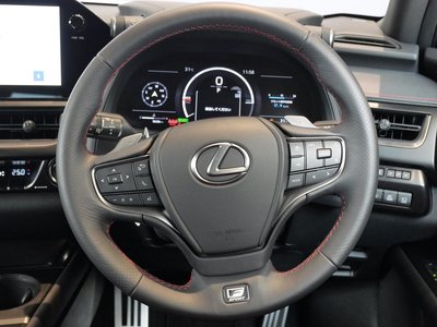 صورة 7 لـ 2025 Lexus UX