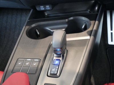 صورة مصغرة 11 لـ 2025 Lexus UX