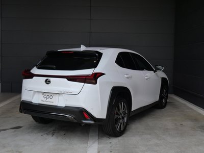 صورة 2 لـ 2025 Lexus UX