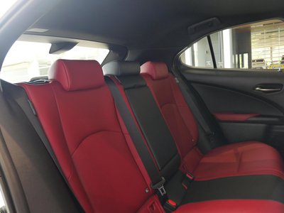 صورة مصغرة 16 لـ 2025 Lexus UX