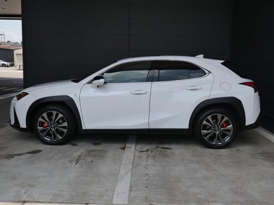 صورة 3 لـ 2025 Lexus UX